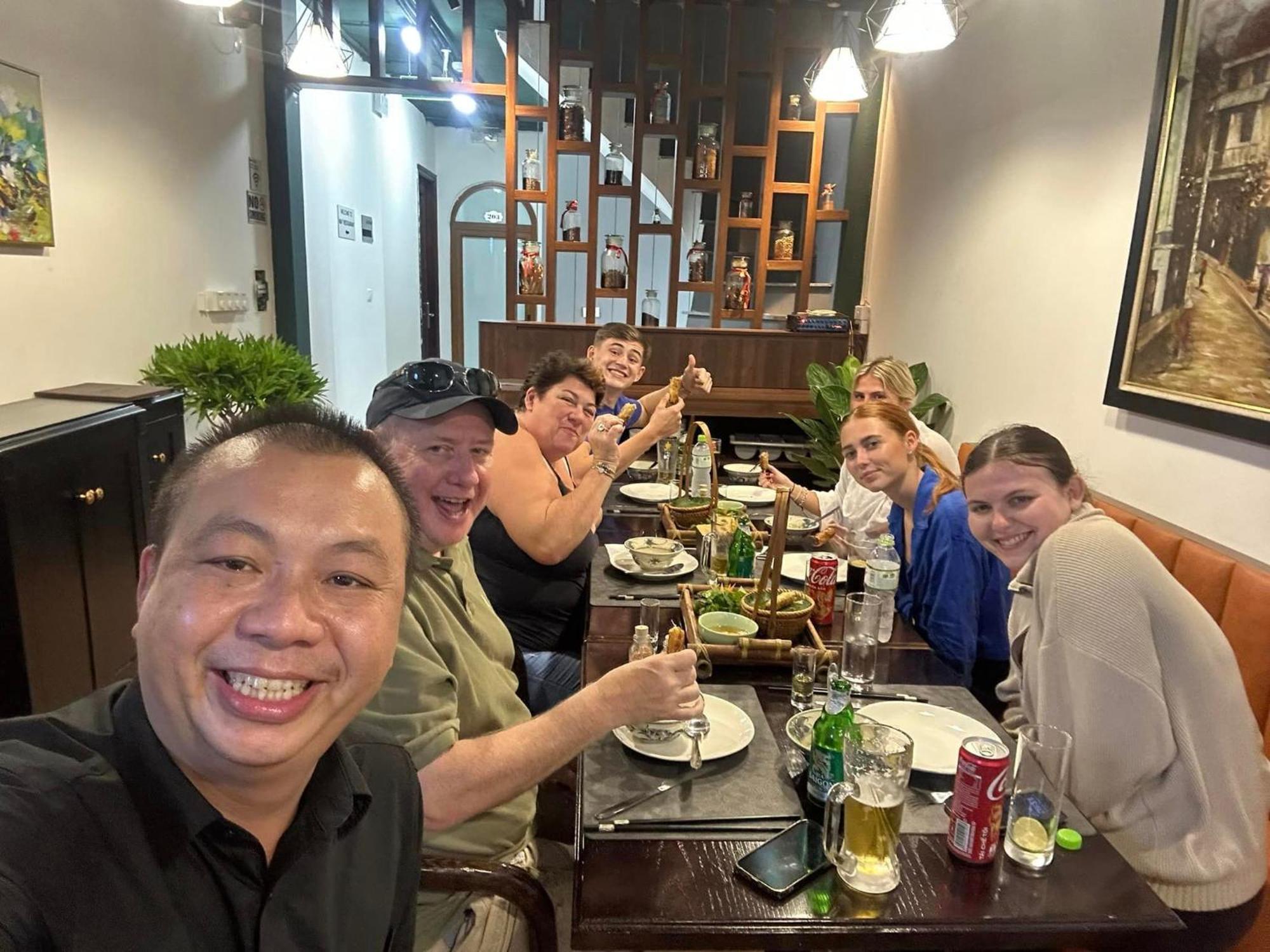 Awesome Hanoi Hostel Exterior photo